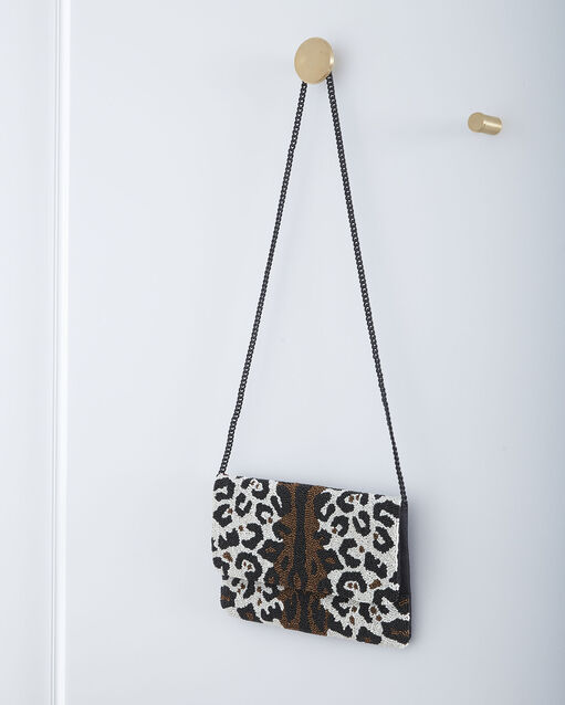 Pochette imprimé animal perlée ugoline mastic.