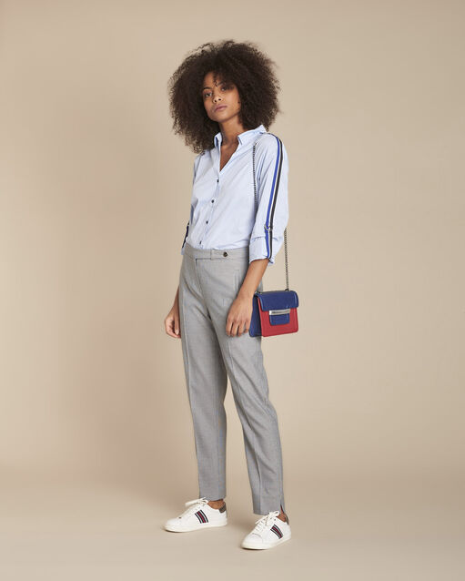 Blaue bluse aus popeline mit kontrastfarbenen borten mauranne himmelblau.