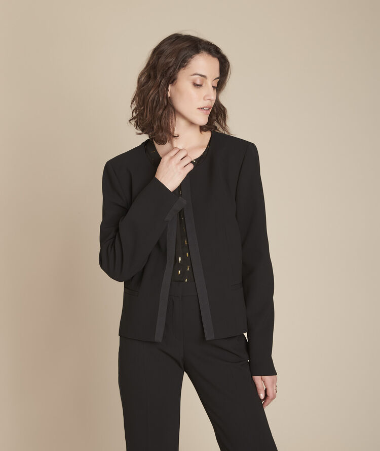Zwart jasje uit microvezel en grove korrel charme noir.