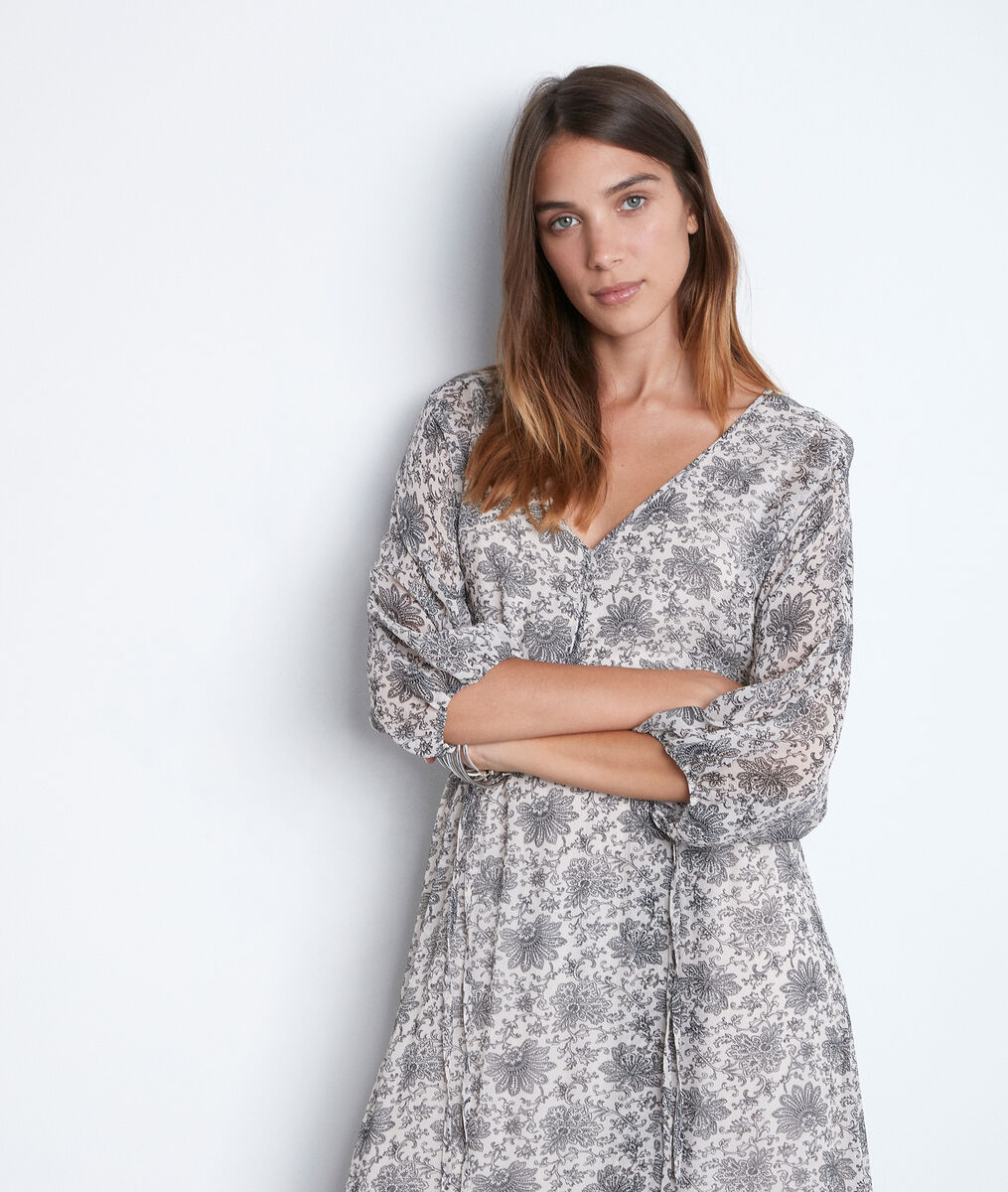 Robe longue vaporeuse à l'imprimé noir et blanc Shelly | 1-2-3 Robe longue vaporeuse à l'imprimé noir et blanc Shelly PhotoZ | 1-2-3