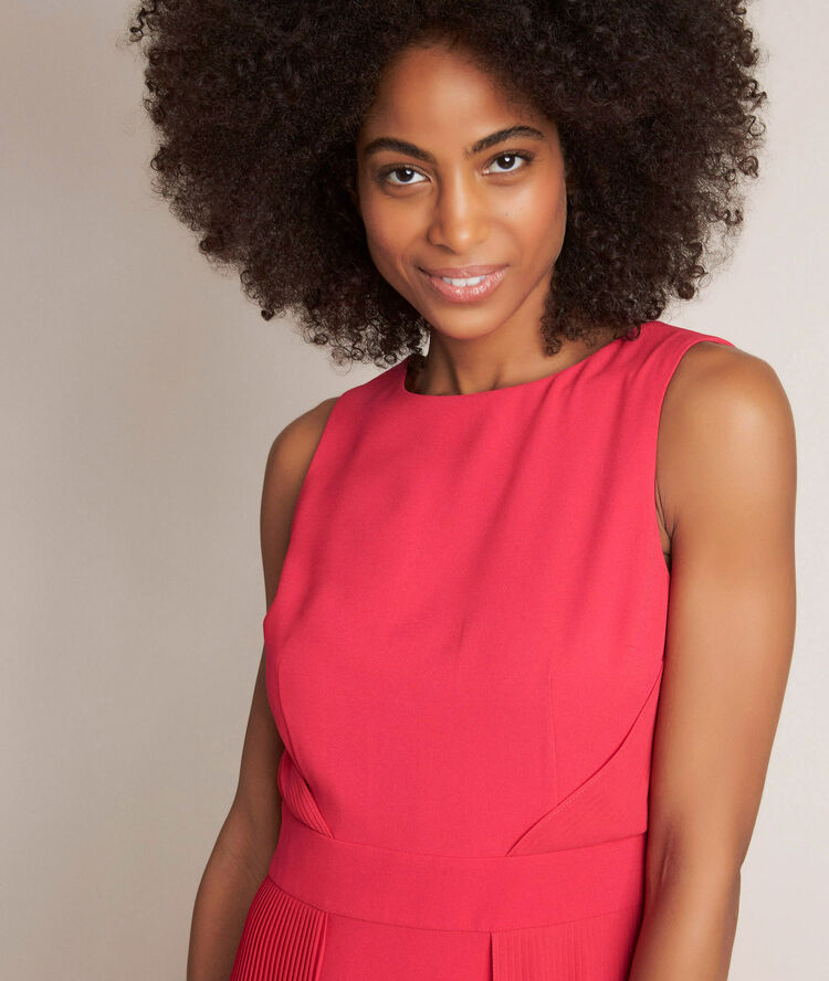 Robe plissée orlande fuchsia fonce.