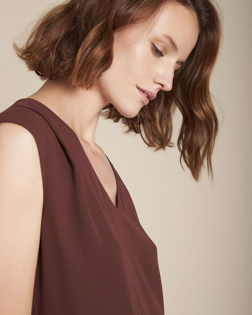 Blouse ébène col v neptune marron fonce.