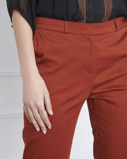 Pantalon acajou cigarette rubis sable.