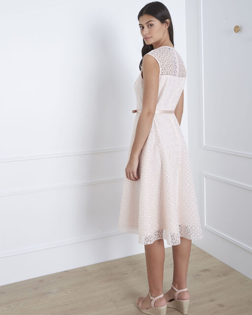 Puderfarbenes spitzenkleid mit gürtel honorine puder.