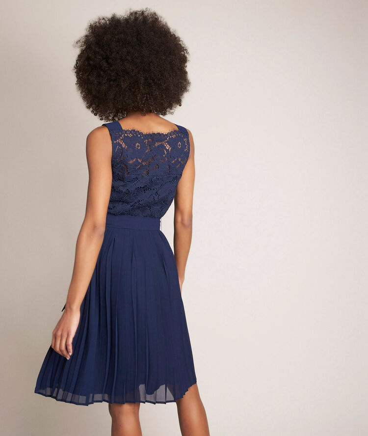 Robe à dentelle ora marine.