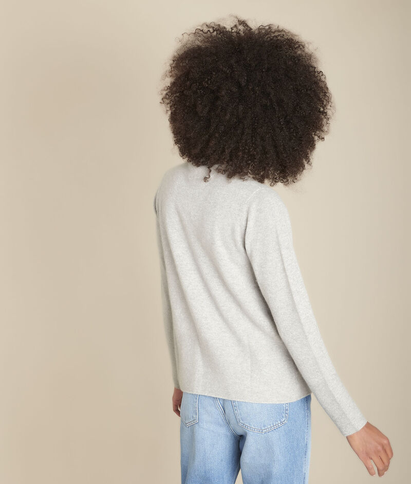Pull en cachemire gris perle flocon chine clair.
