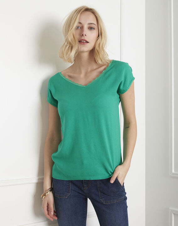 Tee-shirt vert encolure dentelle Passion | 1-2-3 Tee-shirt vert encolure dentelle Passion PhotoZ | 1-2-3