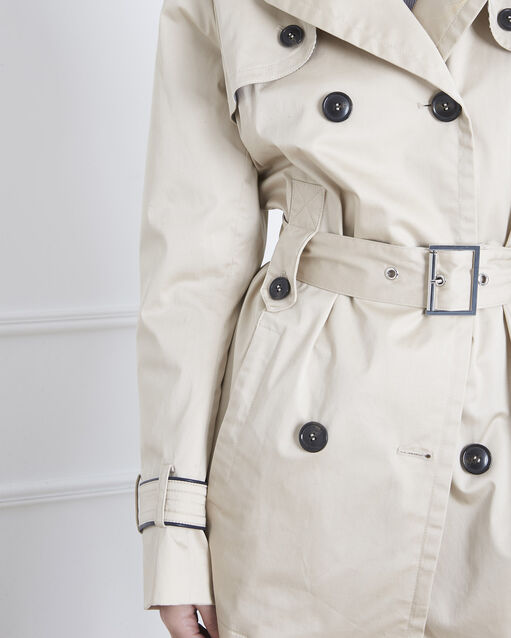 Trench beige court biais contrastés dorine camel clair.