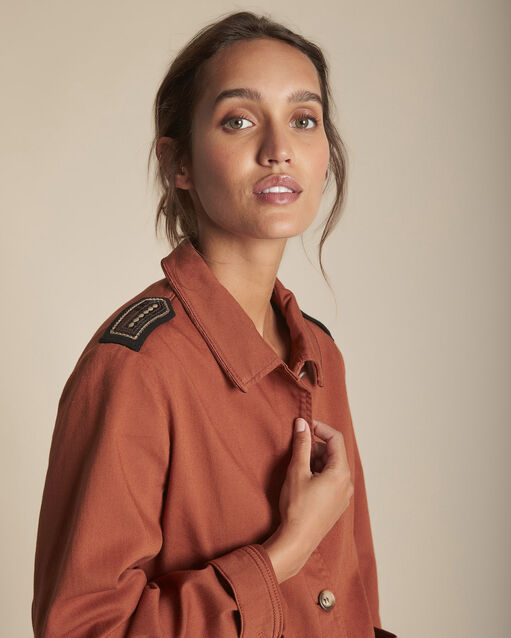 Veste acajou évasée biscuit caramel.