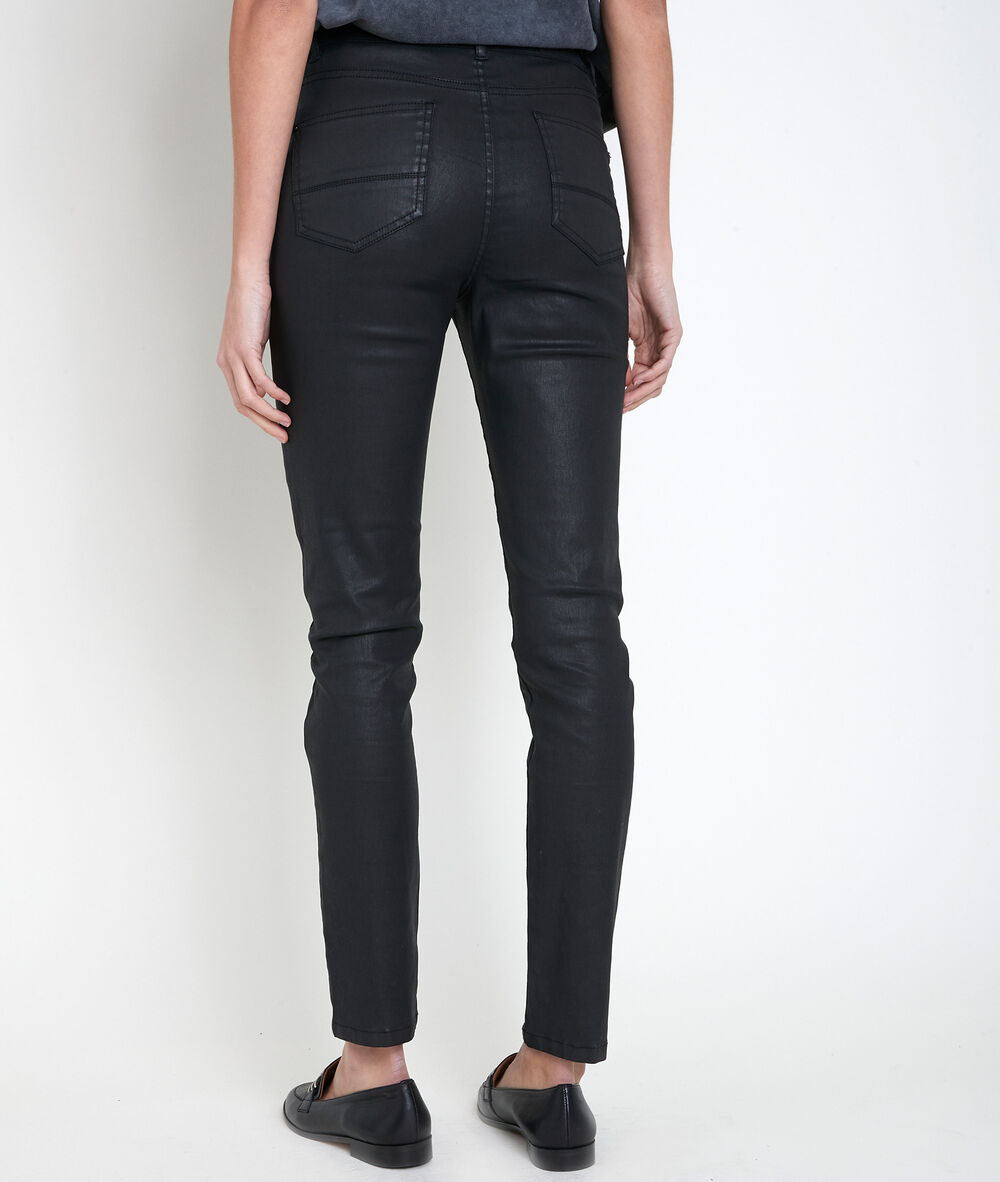L'iconique slim enduit sultan noir.