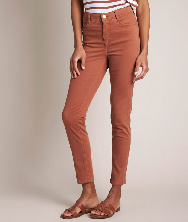 L'iconique slim saton de coton caramel Sultan | 1-2-3 L'iconique slim saton de coton caramel Sultan PhotoZ | 1-2-3