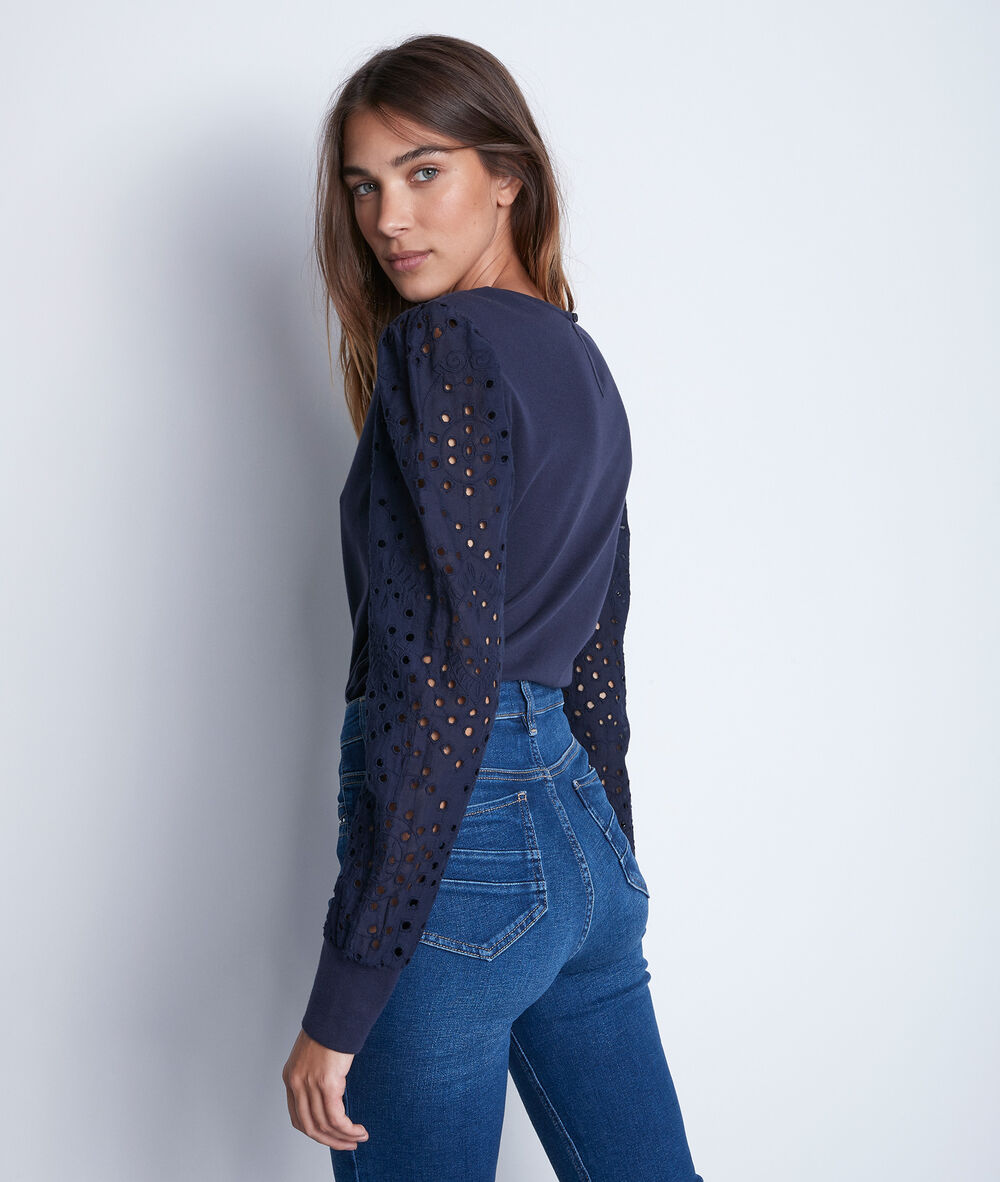 Marineblauw katoenen t-shirt met geborduurde mouwen elodie denim brut.