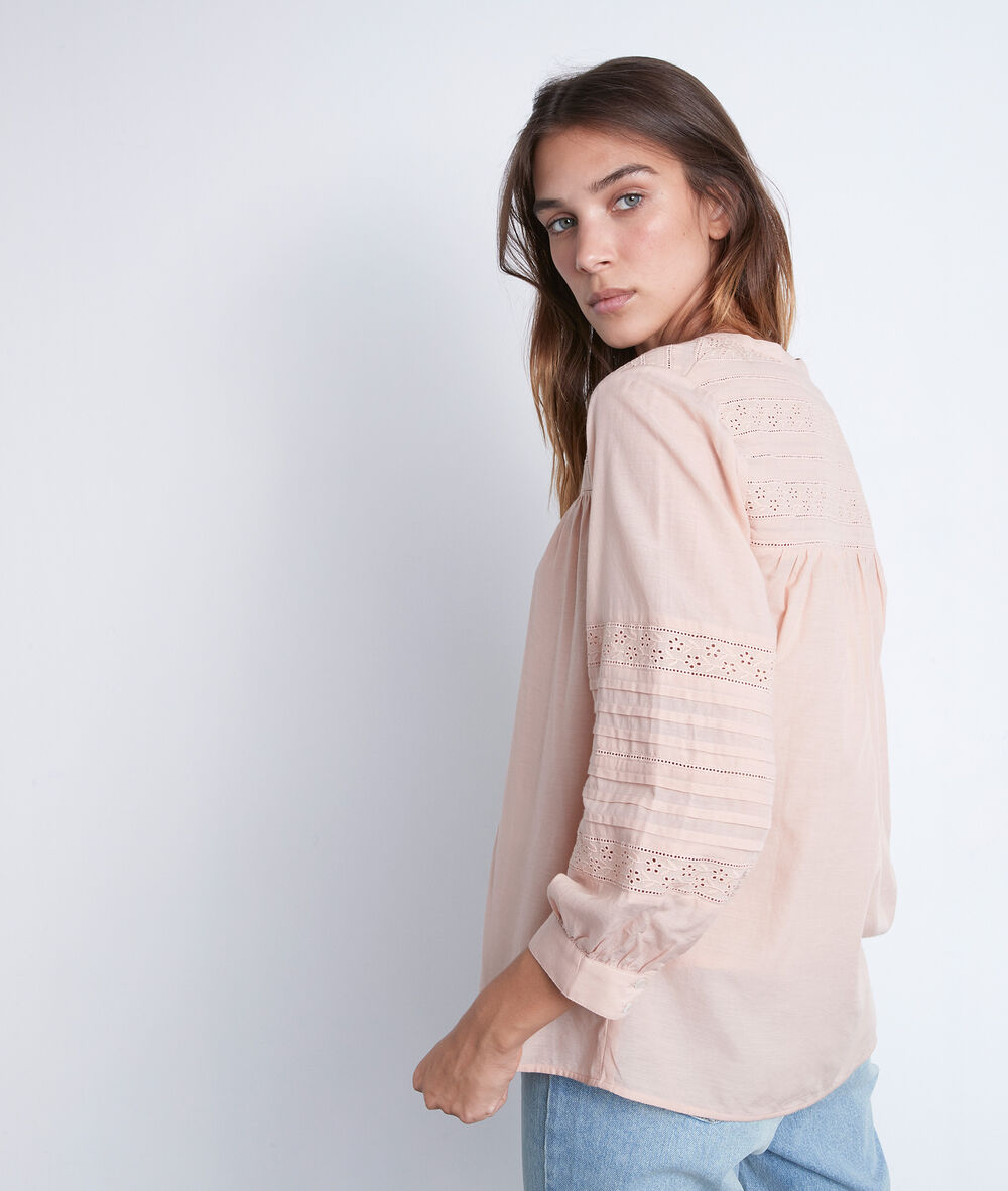 Blouse romantique brodée vieux rose anae poudre.