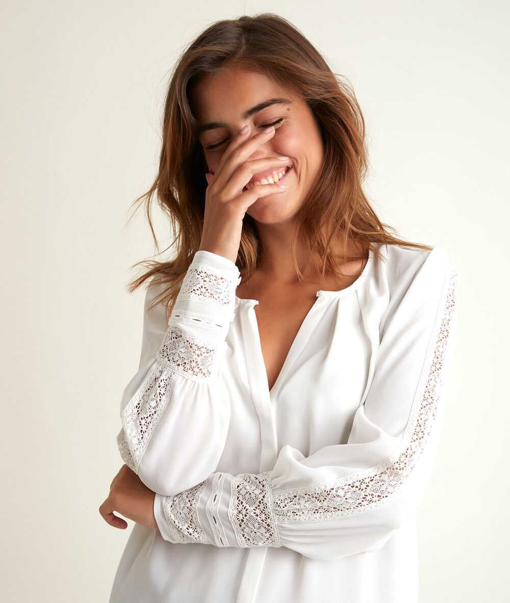 Blouse en dentelle jabi ecru.