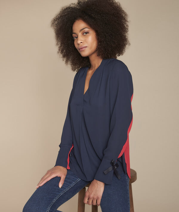 Zweifarbige marineblaue Bluse mit Ösen an Manschetten Marinette | 1-2-3 Zweifarbige marineblaue Bluse mit Ösen an Manschetten Marinette PhotoZ | 1-2-3