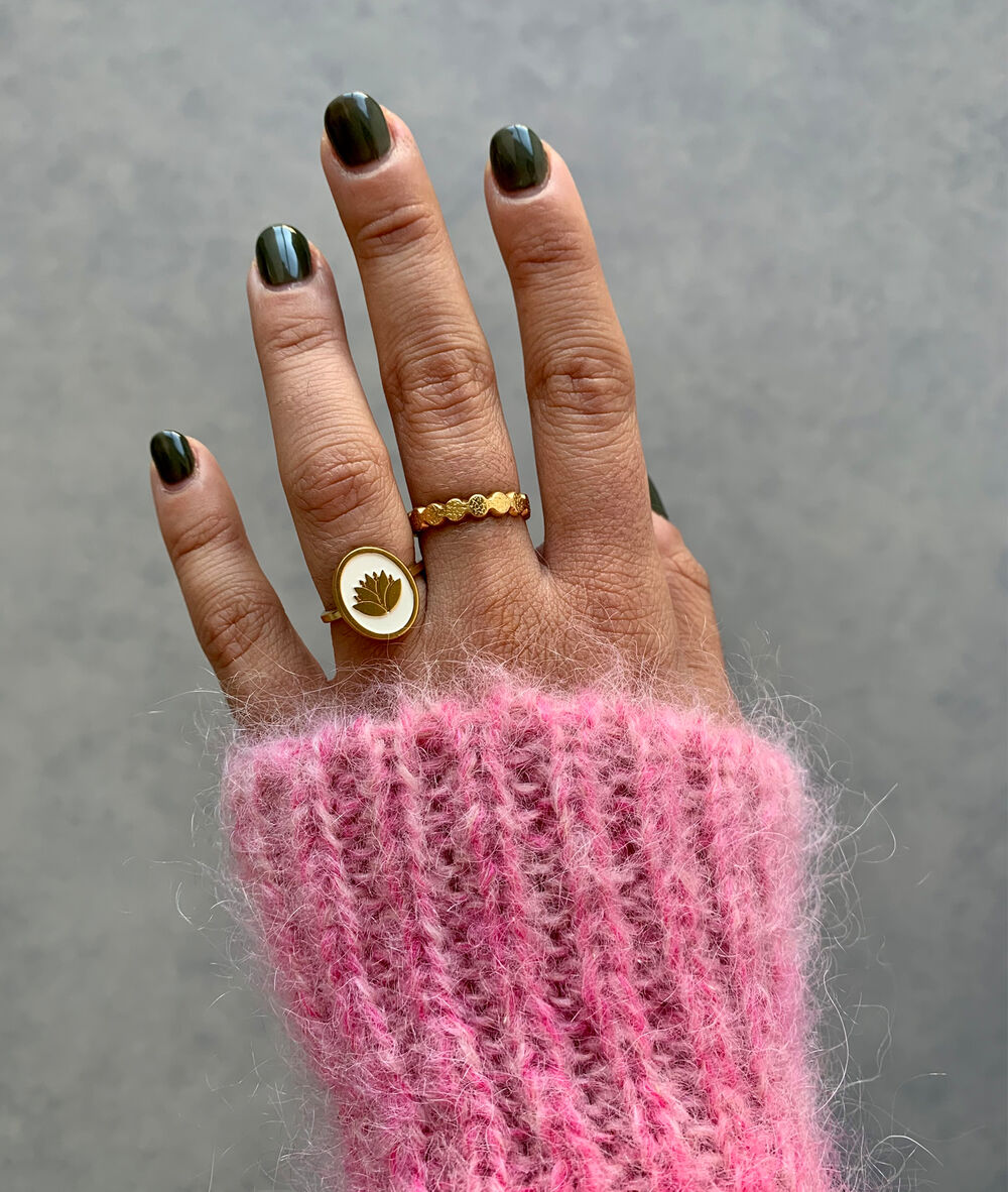 Bague m&eacute;daille laqu&eacute;e lotus ivoire or bijoux l&eacute;one.