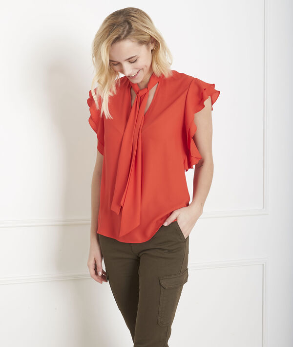 Rote Bluse mit Volant und Plastronkragen Valina | 1-2-3 Rote Bluse mit Volant und Plastronkragen Valina PhotoZ | 1-2-3