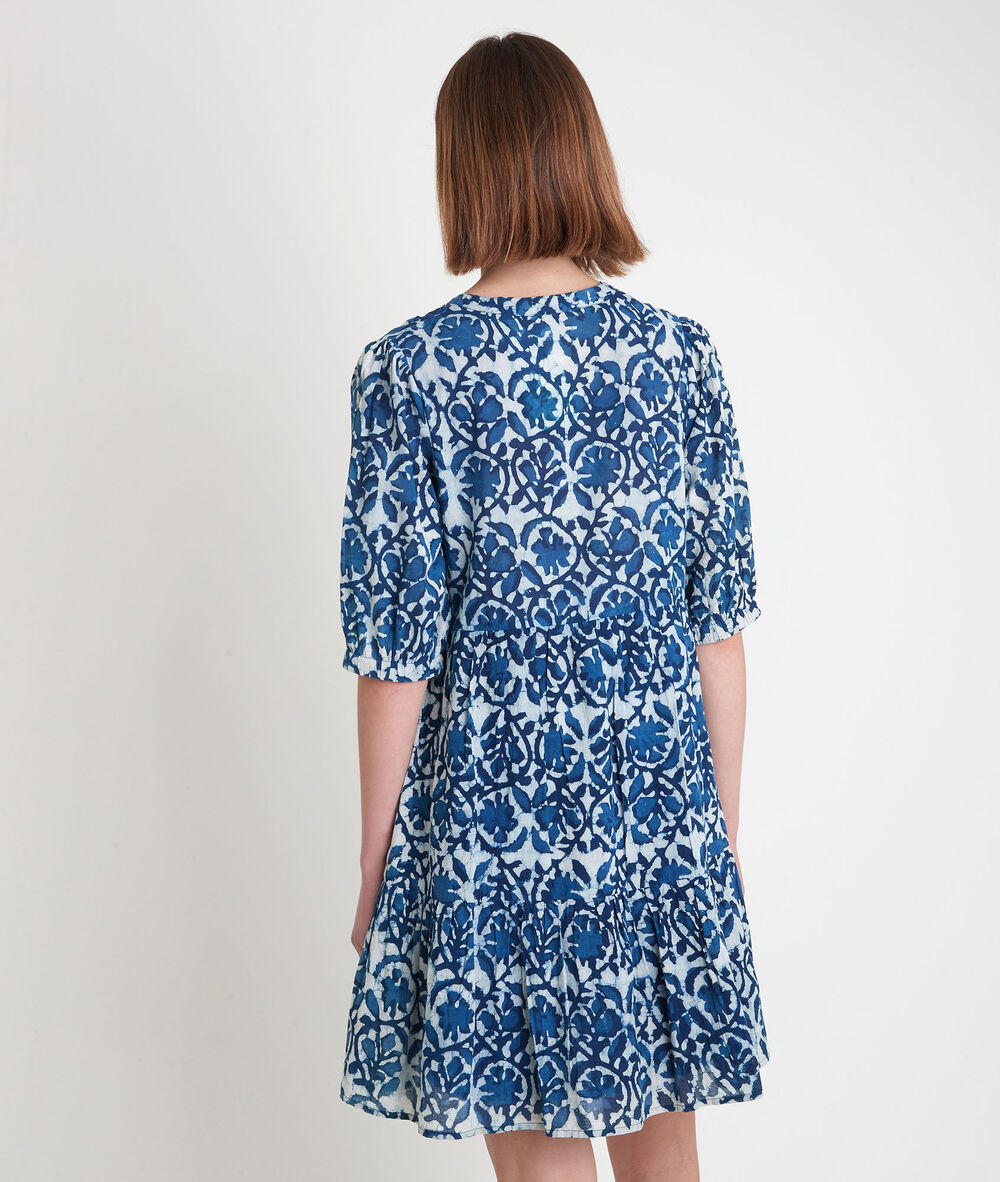 Robe courte imprimée bleue madeleine denim brut.