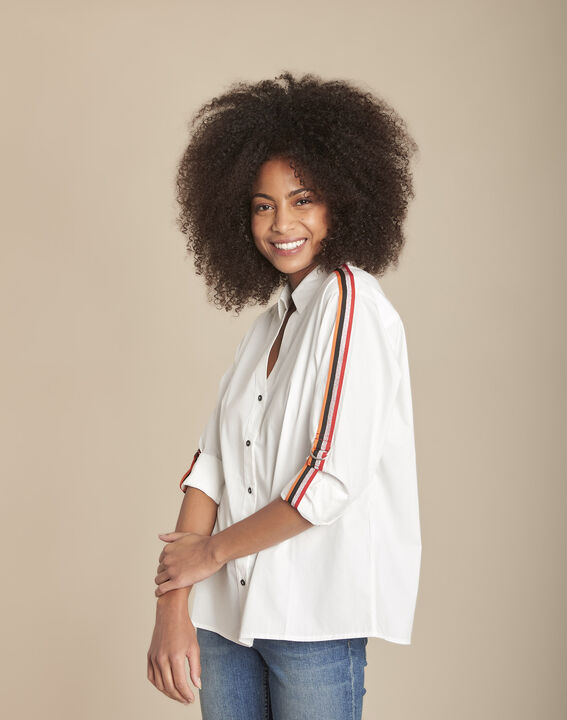 Weiße Bluse aus Popeline mit kontrastfarbenen Borten Mauranne | 1-2-3 Weiße Bluse aus Popeline mit kontrastfarbenen Borten Mauranne PhotoZ | 1-2-3