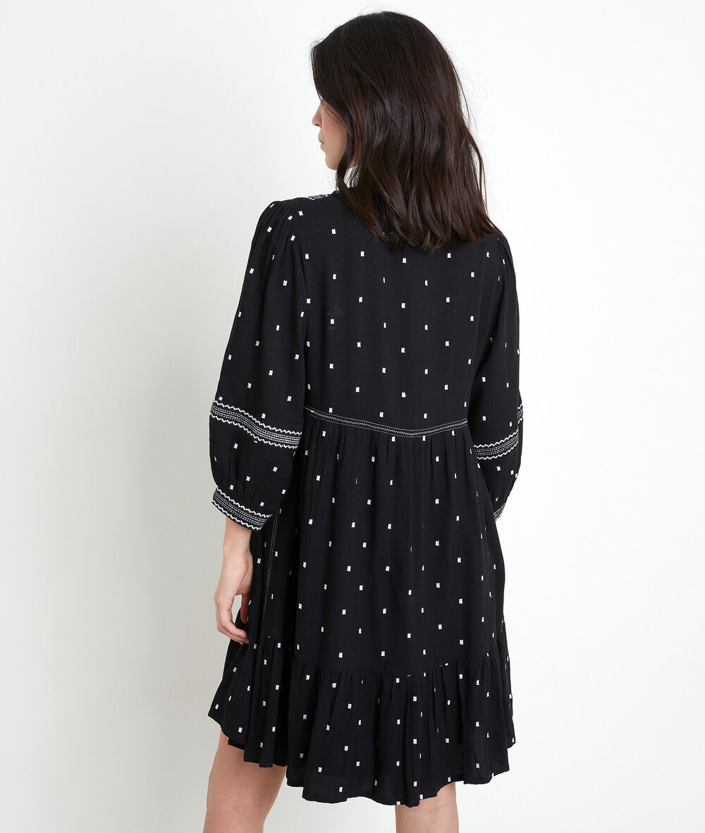 Robe noire brodée larie noir.
