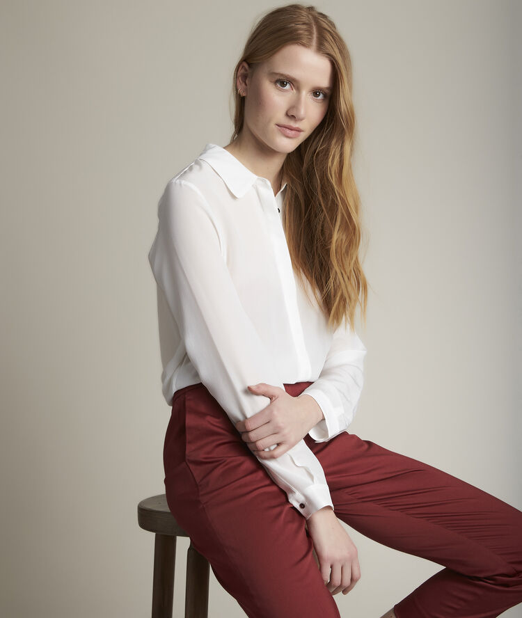 Chemise en soie &eacute;crue maelle ecru.