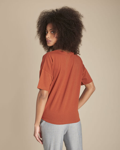 Tee-shirt acajou imprimé chantilly caramel.