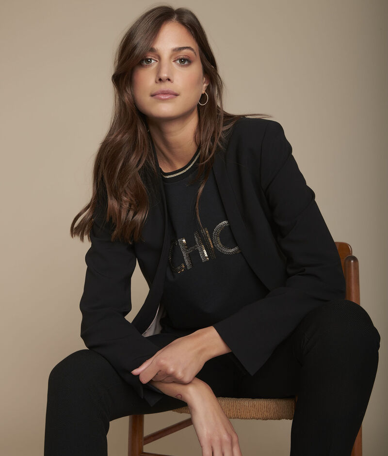 Sweat brodé céleste noir.
