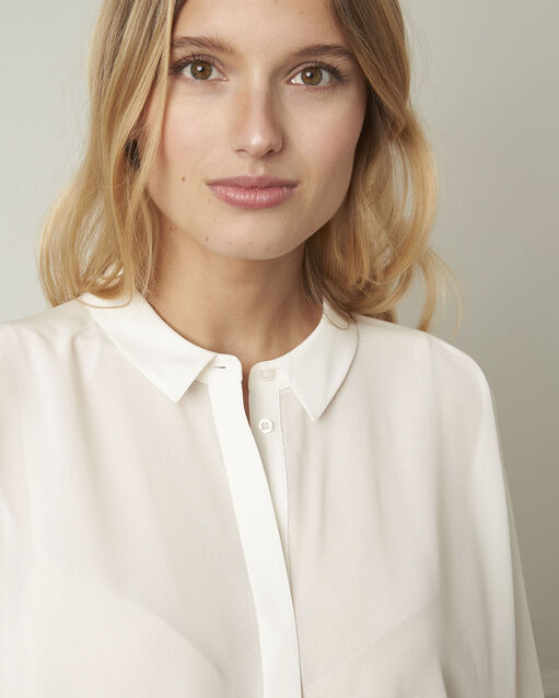 Blouse écrue évasée en soie vania ecru.