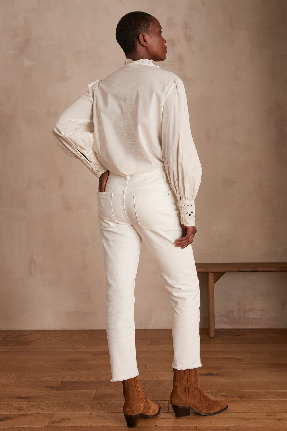 Jean droit raw cut patience blanc.