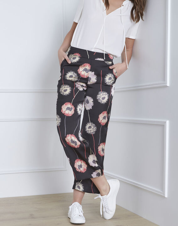 Pantalon noir imprimé fleuri effet satin Gama | 1-2-3 Pantalon noir imprimé fleuri effet satin Gama PhotoZ | 1-2-3