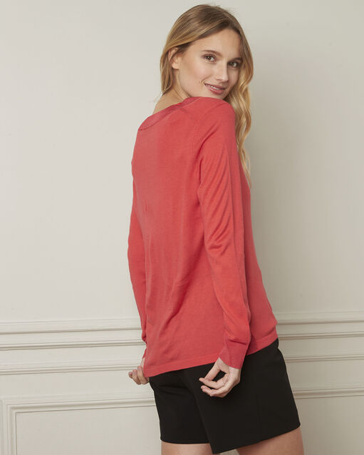 Pull corail col v en viscose mélangée bergamote framboise.
