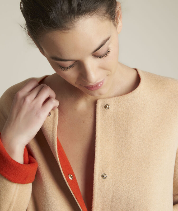 Manteau en laine réversible saelle orange vif.