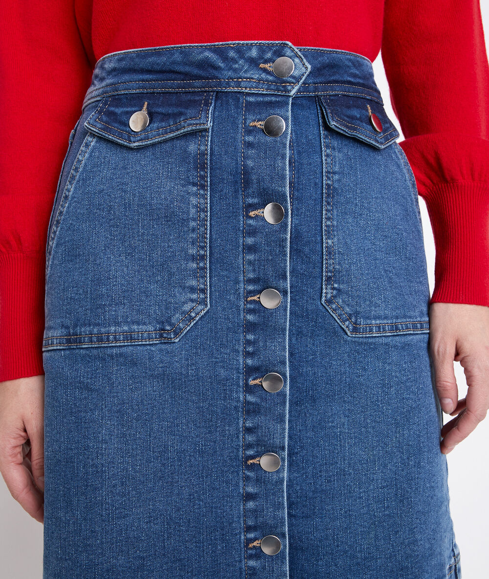 Jupe en jean boutonnée ambre denim brut.
