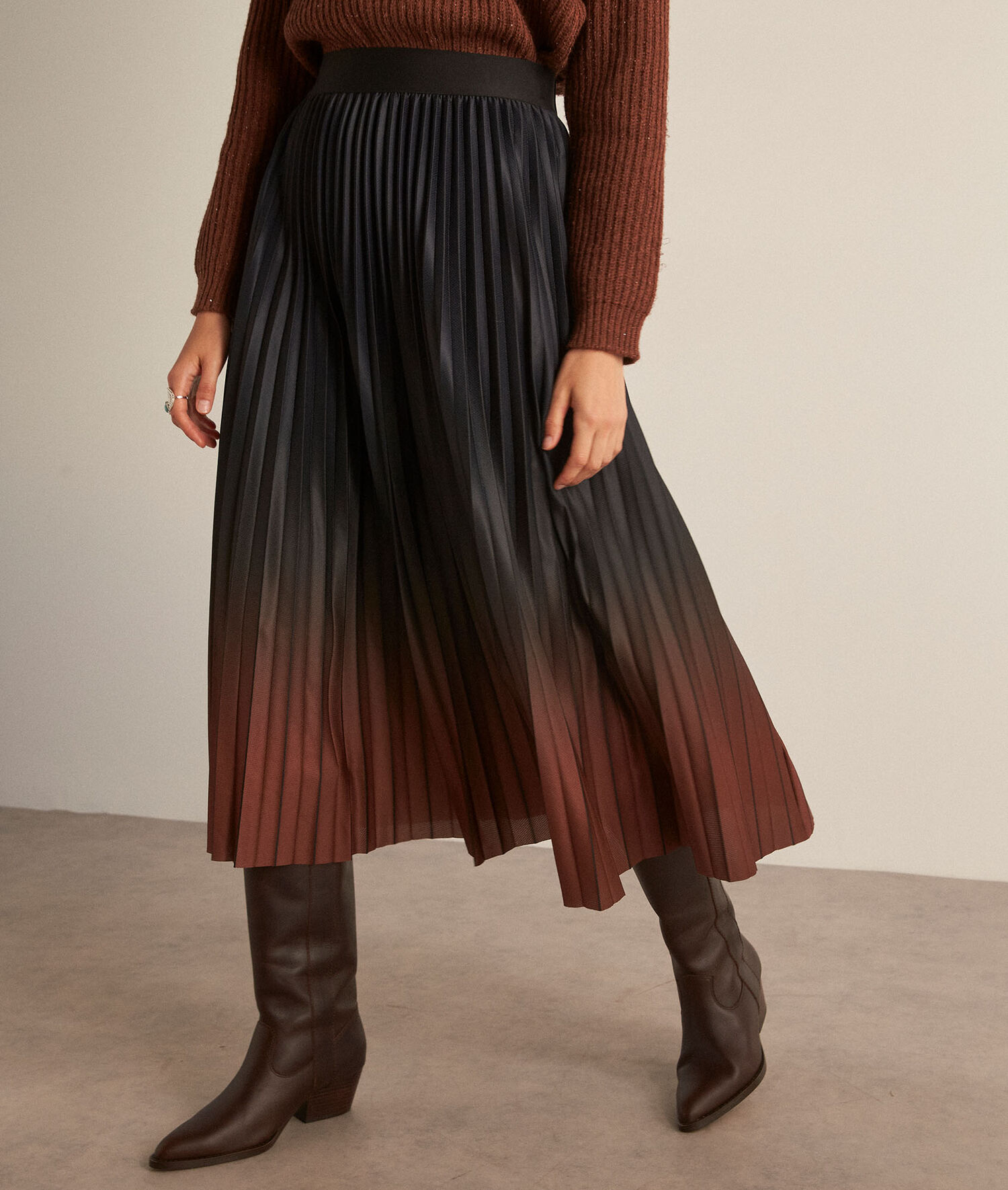 https://www.maison123.com/dw/image/v2/AAWW_PRD/on/demandware.static/-/Sites-UPAP-master/default/dw250fc034/652861587_x.jpg?sw=1500&sh=1770&strip=false