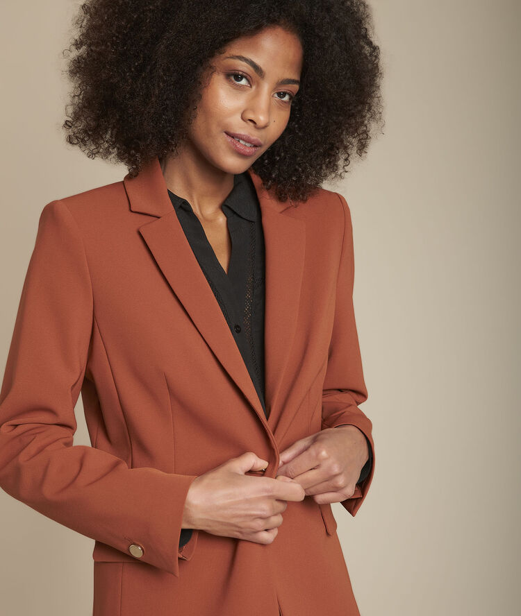 Veste de tailleur en microfibre acajou baya caramel.