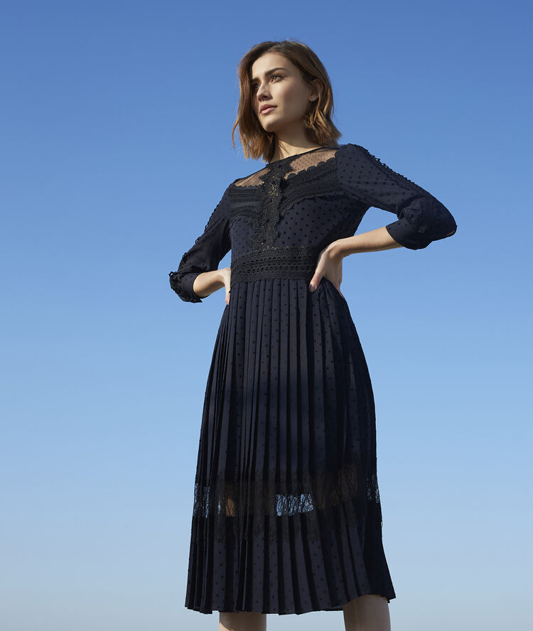 Robe longue en dentelle orka marine.