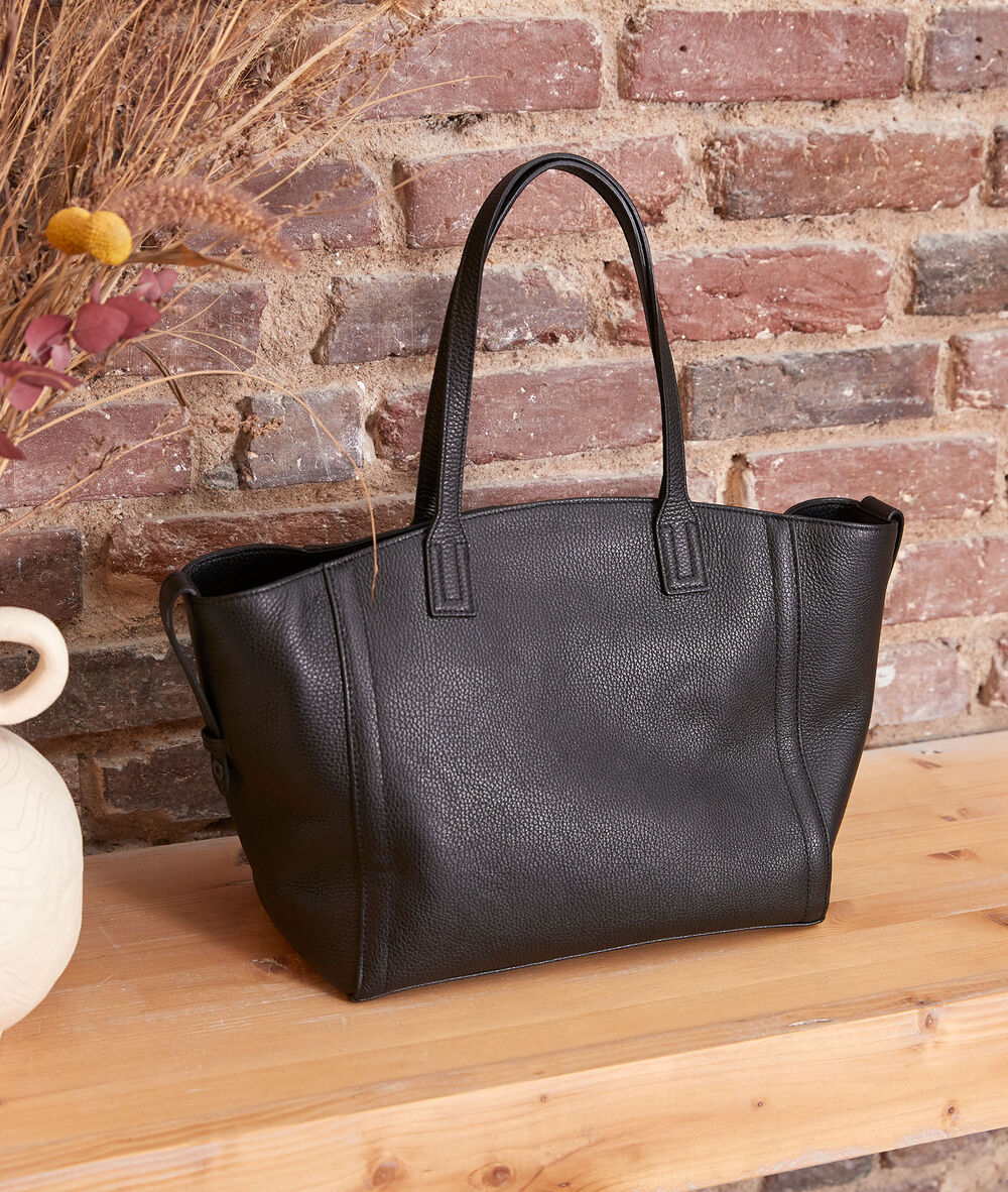 Le numéro 3 noir - sac iconique noir.