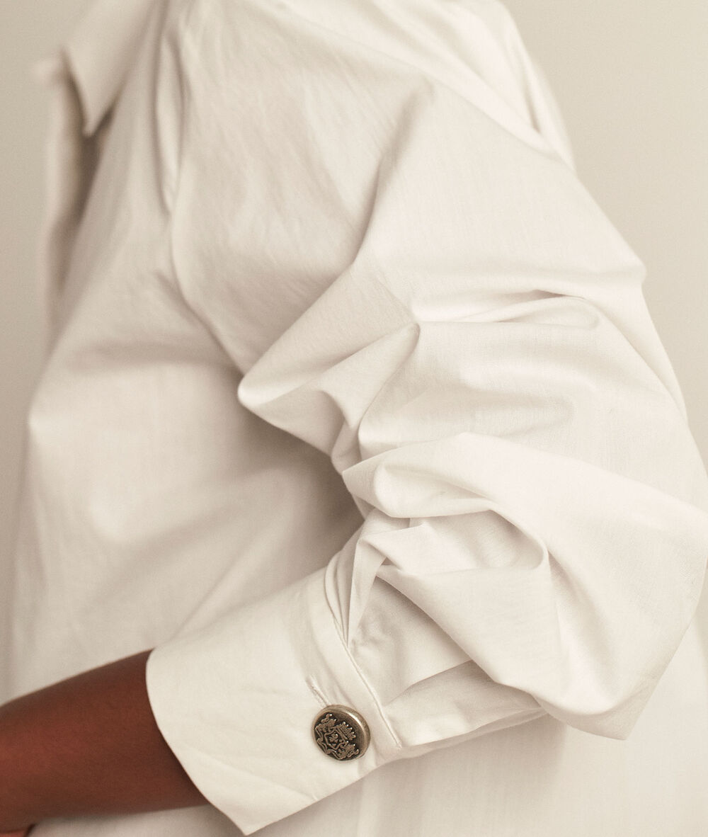 Chemise intemporelle en coton blanc esmeralda blanc.