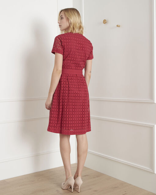 Robe rouge en dentelle cintrée loreta grenade.