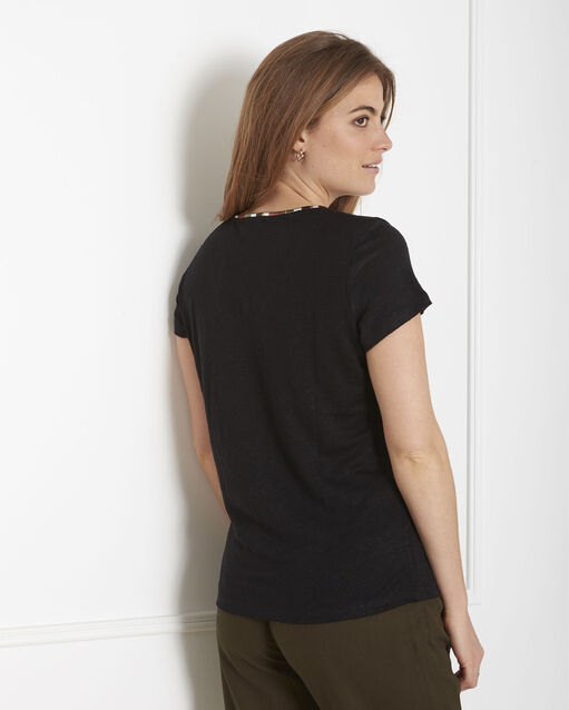 Tee-shirt noir encolure brodée pekin noir.