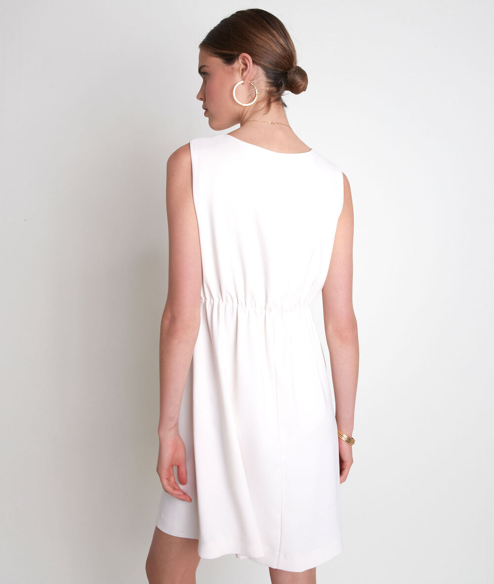 Robe patineuse avec dentelle écrue saya poudre.
