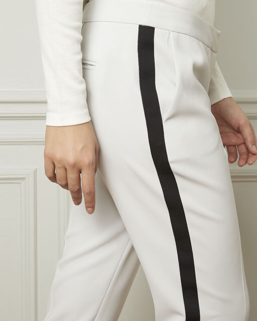 Blassgraue hose mit seitenstreifen aus mikrofaser suzanne hellgrau.