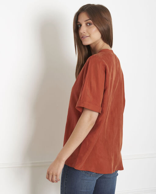 Top acajou fluide venise sable.