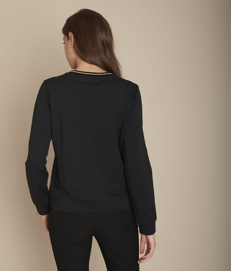 Sweat brodé céleste noir.