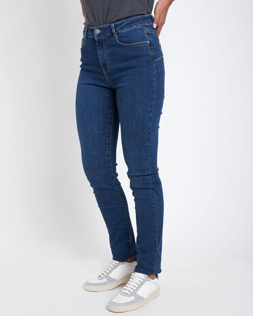 Die ikonische slim jeans in stone used-optik suzy stonewashed hell.