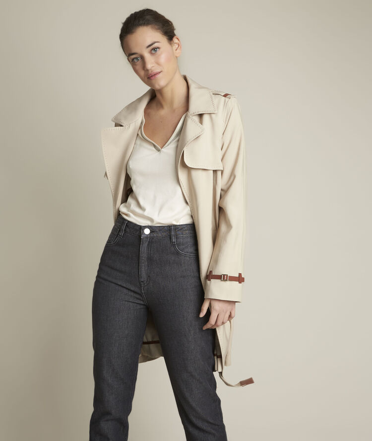 Tee-shirt col tunisien ivoire rabat ficelle.