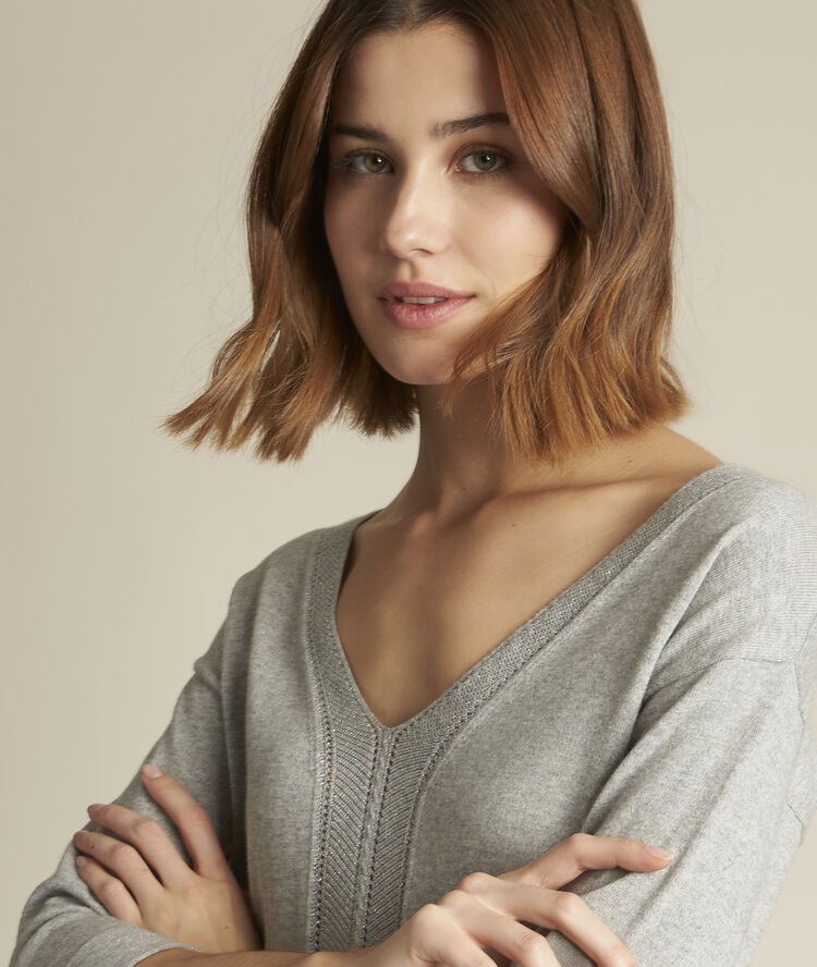 Pull gris chiné domi cannelle.