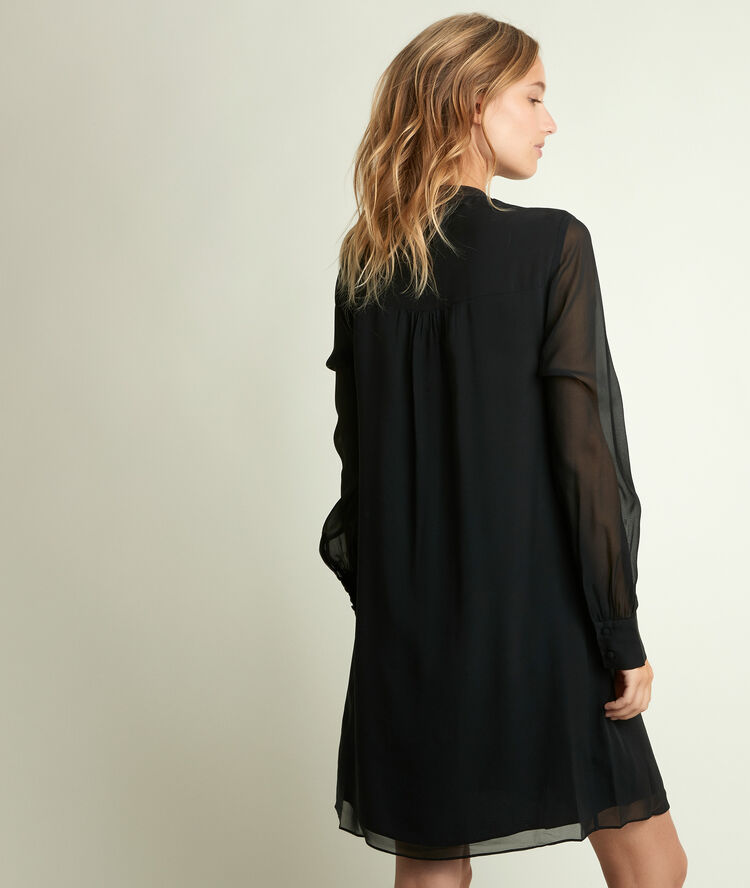 Robe en soie plissée coralie noir.