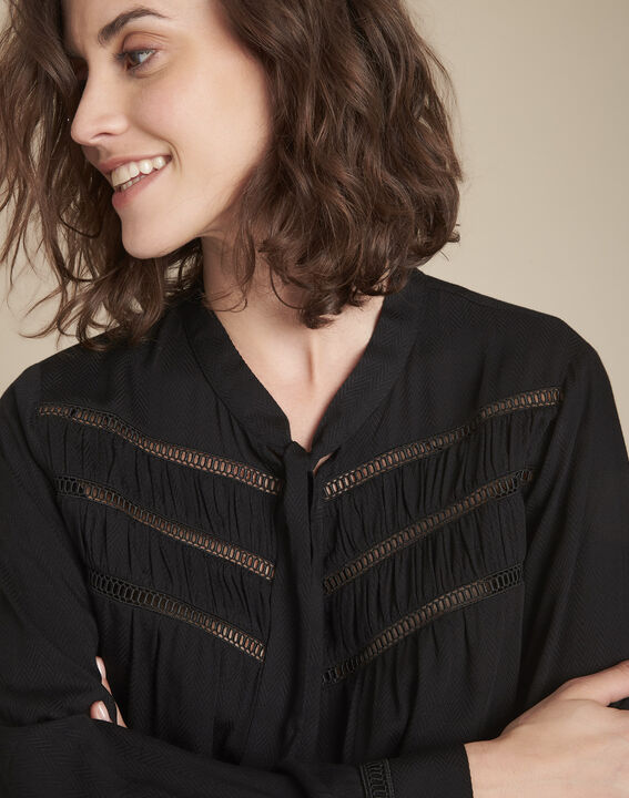 Blouse noire lavallière et dentelle Moulin | 1-2-3 Blouse noire lavallière et dentelle Moulin PhotoZ | 1-2-3
