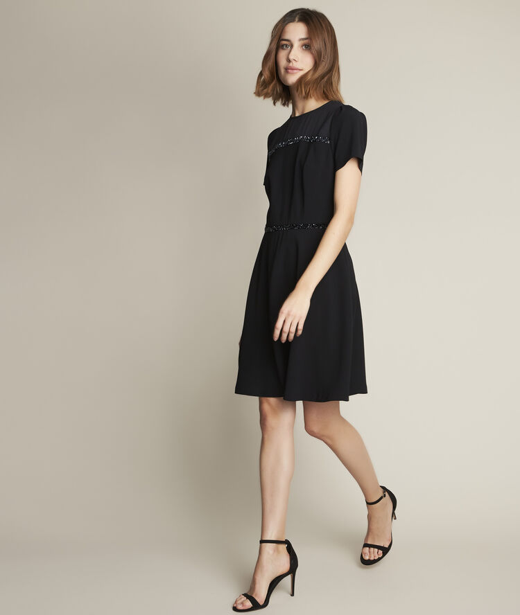 Robe courte &agrave; strass ness noir.